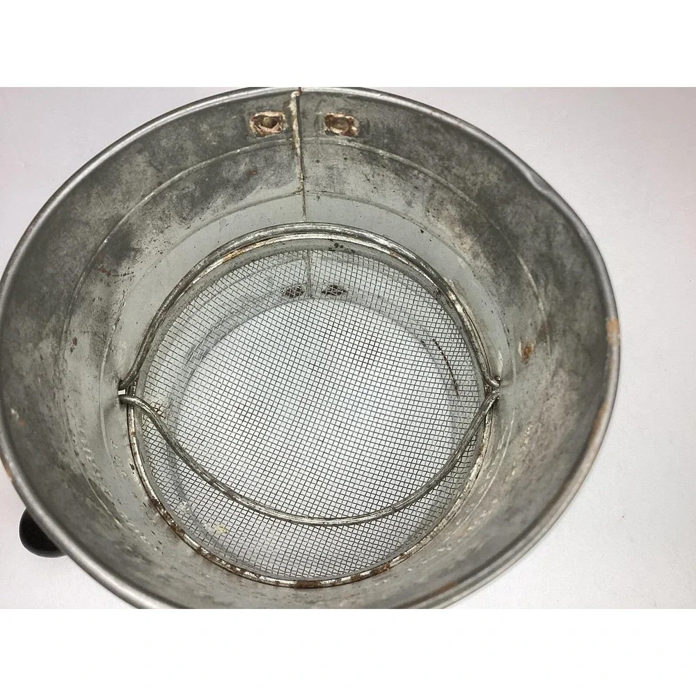 Vtg Flour Measuring Sifter 3 cup‎ Wood Handle